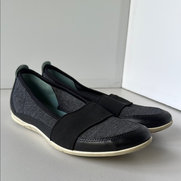 Ecco Black and Gray Bluma Ballerina Flats - Picture 2 of 16